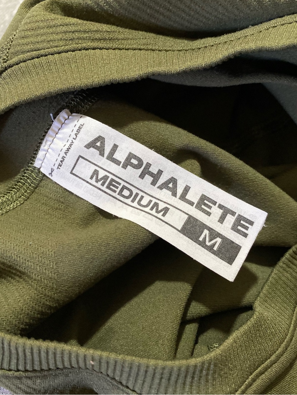 Alphalete Olive Green Long Sleeve Crop Top M Athletic Workout Gym Activewear - Picture 5 of 5